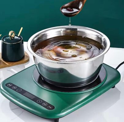 פומפייה ומסננת מנירוסטה בשלושה חלקים 