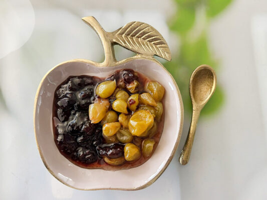 קערית הגשה מוזהבת בז' בצורת חצי תפוח