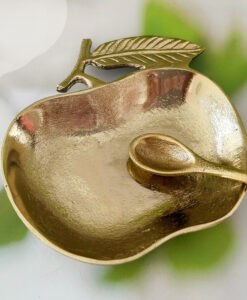 קערית הגשה בצורת חצי תפוח עם כפית מזהב